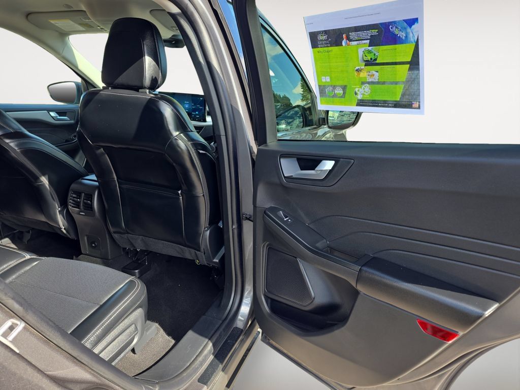 Certified 2025 Ford Escape Platinum AWD/4WD image 12