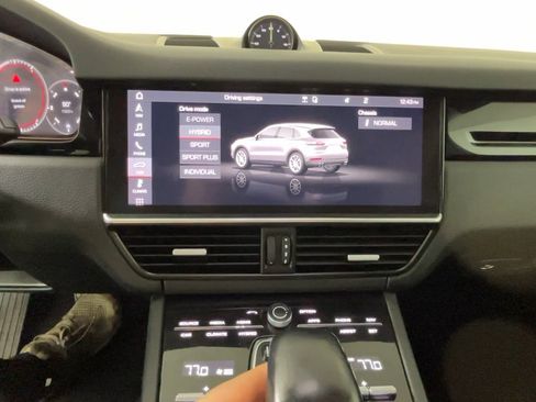 Used 2021 Porsche Cayenne E-Hybrid AWD/4WD image 34
