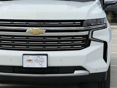 Used 2023 Chevrolet Suburban Premier image 9