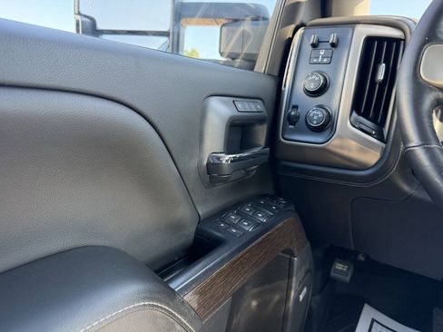 Used 2018 GMC Sierra 2500 Denali w/ Duramax Plus Package AWD/4WD image 32