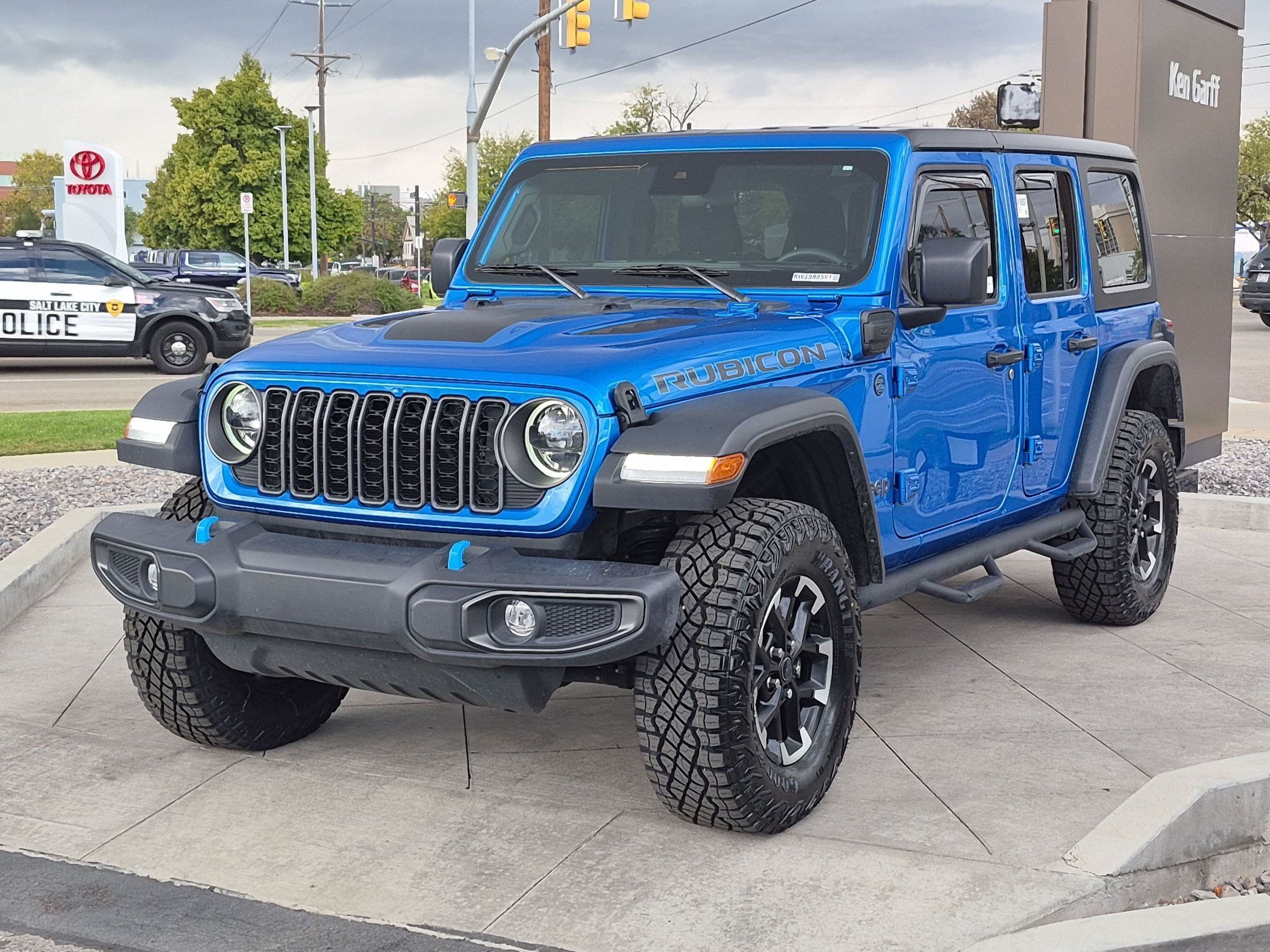 Used 2024 Jeep Wrangler Unlimited Rubicon 4xe w/ Convenience Group AWD/4WD image 10
