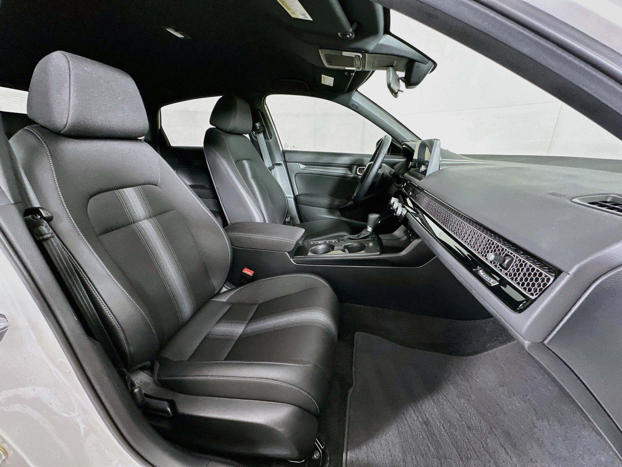 Used 2025 Honda Civic Sport image 29