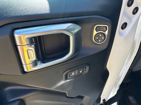 Used 2025 Jeep Wrangler Sport S AWD/4WD image 11