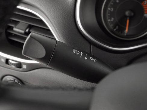 Used 2020 Jeep Cherokee Trailhawk w/ Cold Weather Group image 16