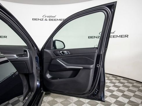 Used 2022 BMW X5 xDrive40i w/ M Sport Package AWD/4WD image 19