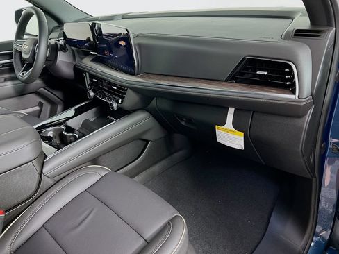 New 2026 Chevrolet Tahoe Premier w/ Sun And Tow Package AWD/4WD image 32