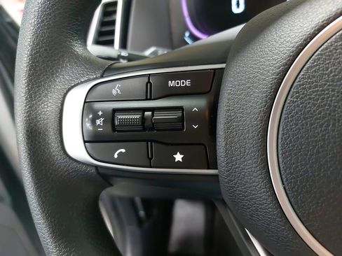 Used 2025 Kia Sportage LX image 16