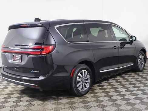 Used 2023 Chrysler Pacifica Limited FWD image 13