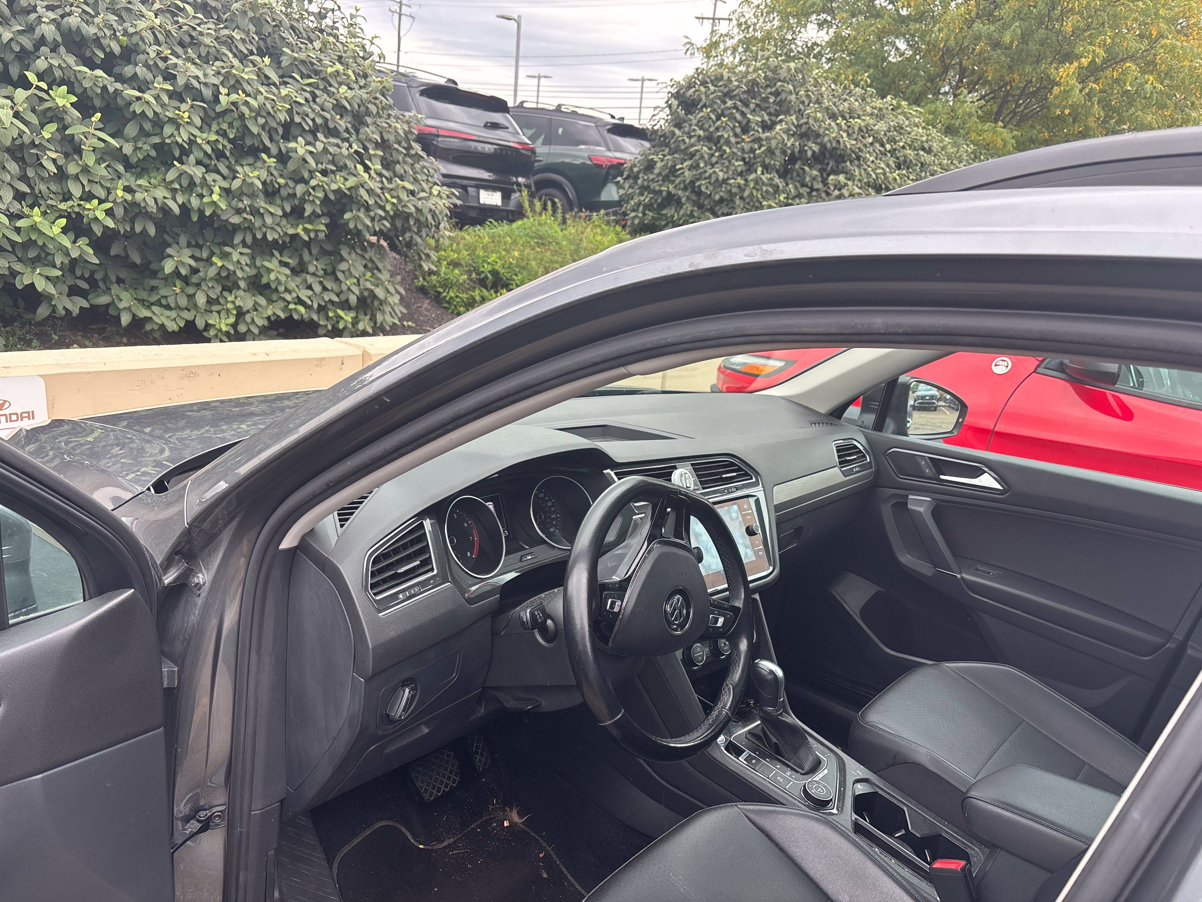 Used 2018 Volkswagen Tiguan SE w/ Panoramic Sunroof Package AWD/4WD image 9
