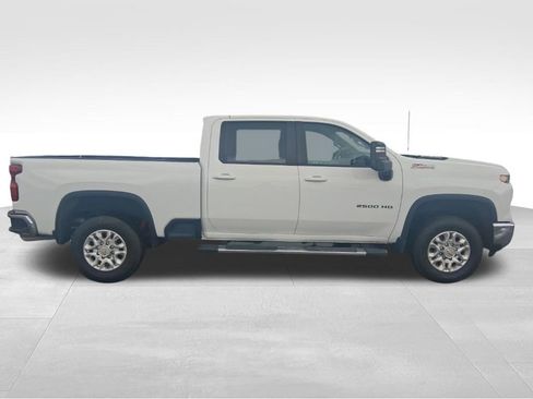 Used 2024 Chevrolet Silverado 2500 LT AWD/4WD image 9