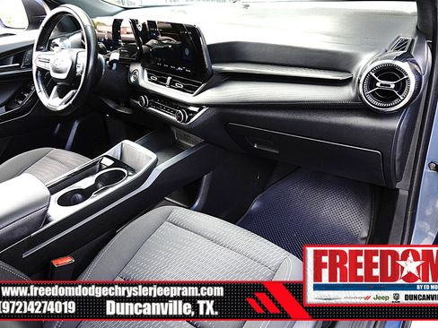 Used 2025 Chevrolet Equinox LT FWD image 12