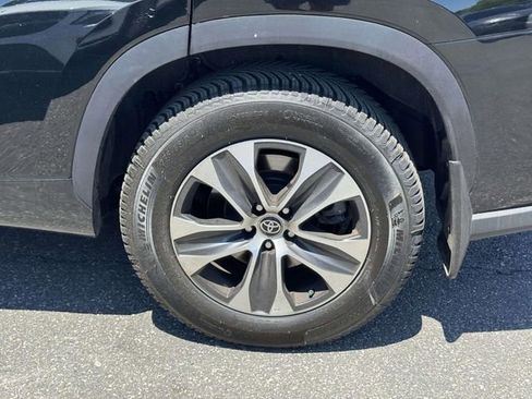Used 2021 Toyota Highlander XLE AWD/4WD image 15