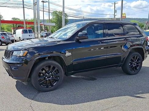 Used 2021 Jeep Grand Cherokee Laredo X image 4