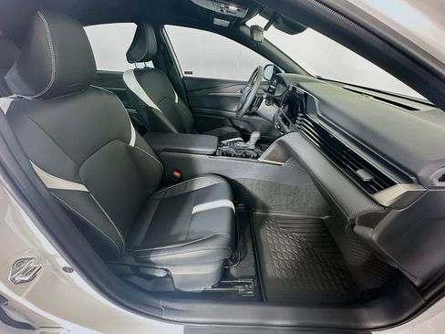 Used 2026 Toyota Camry SE FWD image 32