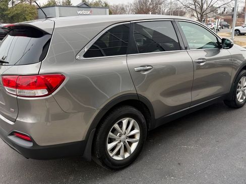 Used 2017 Kia Sorento L image 7