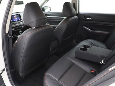 Used 2025 Nissan Altima 2.5 SR FWD image 10