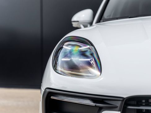 New 2026 Porsche Macan AWD/4WD image 18