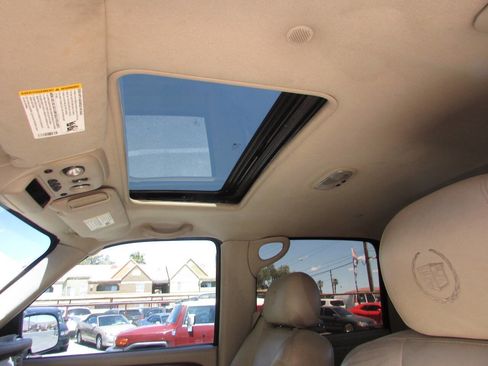 Used 2005 Cadillac Escalade EXT image 23