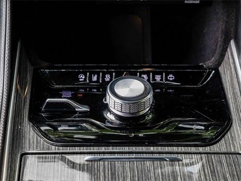 Used 2022 Jeep Wagoneer Series III w/ Flexible Seating Group image 12