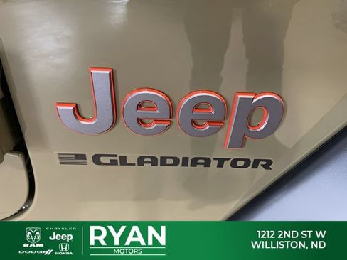 New 2026 Jeep Gladiator Mojave w/ Technology Group AWD/4WD image 13
