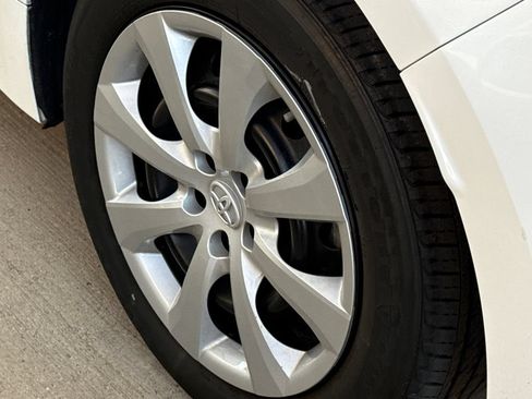 Used 2022 Toyota Corolla LE FWD image 9