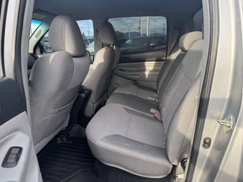 Used 2015 Toyota Tacoma 4x4 Double Cab w/ TRD Sport Package image 4