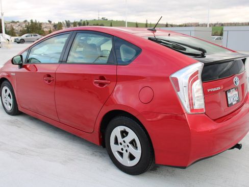 Used 2015 Toyota Prius Three image 5