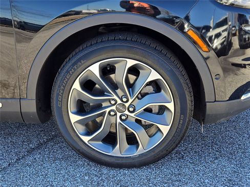 Used 2022 Lincoln Nautilus Reserve AWD/4WD image 4