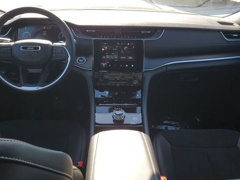 New 2025 Jeep Grand Cherokee Altitude image 12