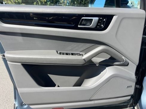 Used 2020 Porsche Cayenne AWD/4WD image 19