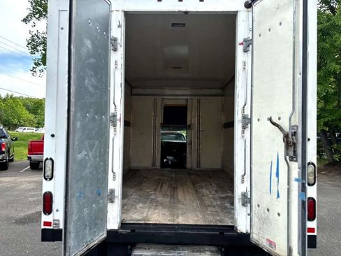 Used 2017 GMC Savana 3500 RWD image 19