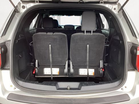 Used 2019 Ford Explorer XLT image 17