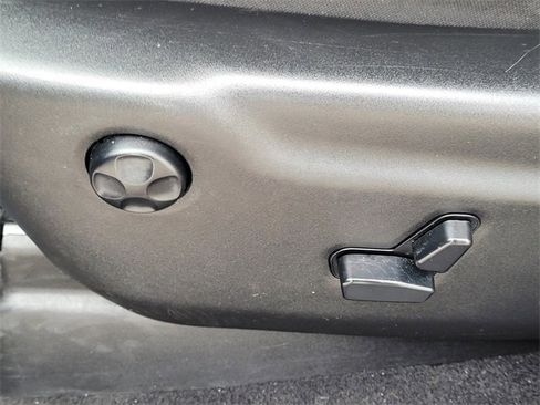 Used 2019 Jeep Grand Cherokee Laredo w/ 18" Wheel & 8.4" Radio Group image 23