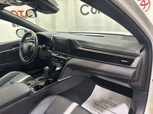 Used 2025 Toyota Camry SE image 13