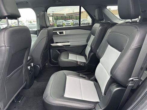 Used 2023 Ford Explorer XLT w/ Equipment Group 202A AWD/4WD image 13