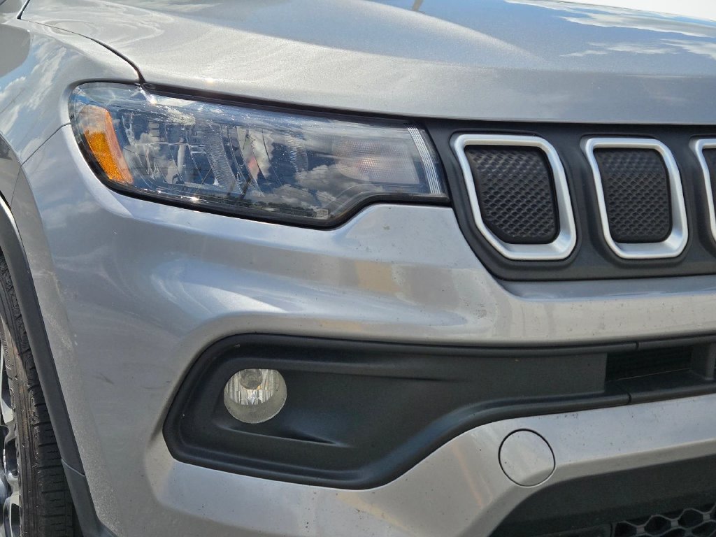 Used 2022 Jeep Compass Latitude AWD/4WD image 2