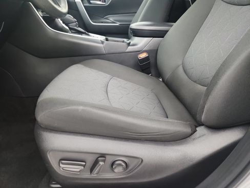 Used 2025 Toyota RAV4 XLE AWD/4WD image 21