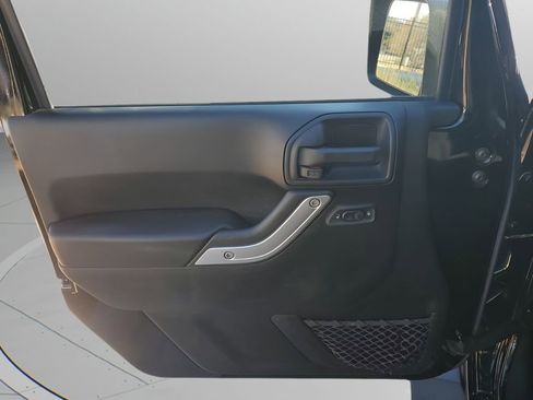 Used 2018 Jeep Wrangler Unlimited Sahara image 26