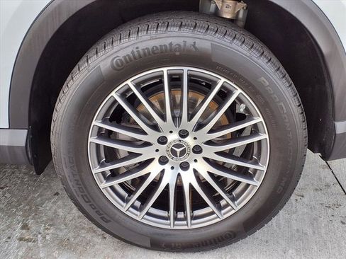 Used 2025 Mercedes-Benz GLC 300 image 27