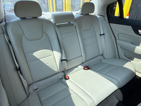 Used 2022 Volvo S60 B5 Momentum image 24
