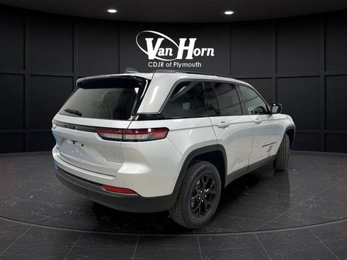 New 2026 Jeep Grand Cherokee Altitude image 3