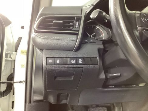 Used 2022 Toyota Camry SE w/ Convenience Package FWD image 12