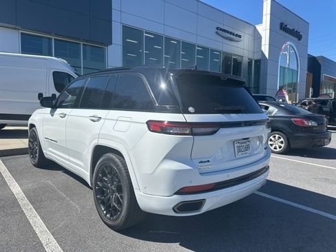 Used 2025 Jeep Grand Cherokee Summit image 11