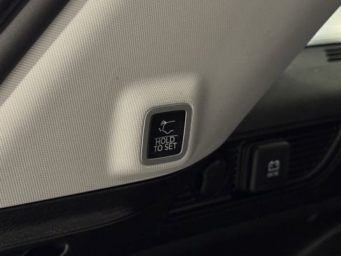 Used 2023 Jeep Grand Cherokee Limited image 36