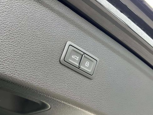 Used 2022 Audi SQ5 Premium Plus w/ Premium Plus Package image 22