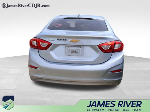Used 2018 Chevrolet Cruze LT FWD image 17