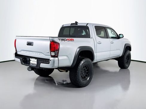Used 2019 Toyota Tacoma TRD Off-Road w/ Technology Package image 5