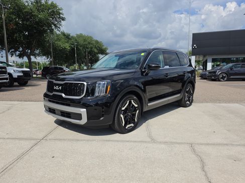 Certified 2023 Kia Telluride EX w/ EX Captain's Chair Package AWD/4WD image 4