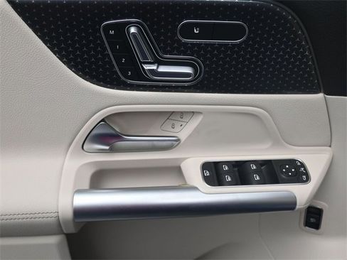 New 2025 Mercedes-Benz GLA 250 image 13