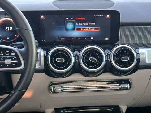 Used 2021 Mercedes-Benz GLB 250 w/ Premium Package image 26